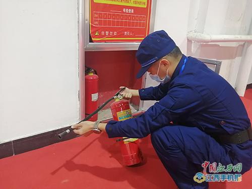 浮梁縣消防救援大隊深入 瓷博會 開展消防產(chǎn)品專項檢查 圖